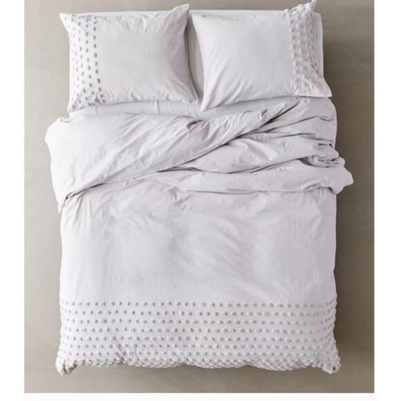 Urban Outfitters Tufted Dot Duvet Cover Queen / Full NEW